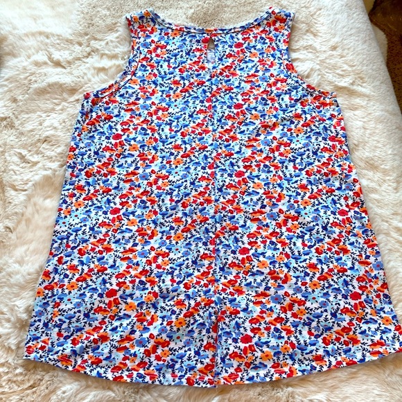 NWOT. St. John’s Bay cotton tank. Size medium tall. - Picture 4 of 8